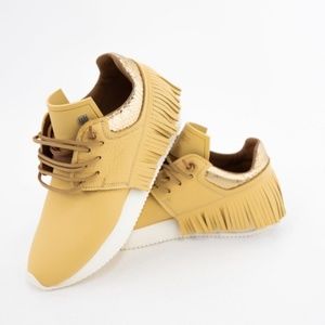 ISO Esseutesse Leather Fringe Sneaker